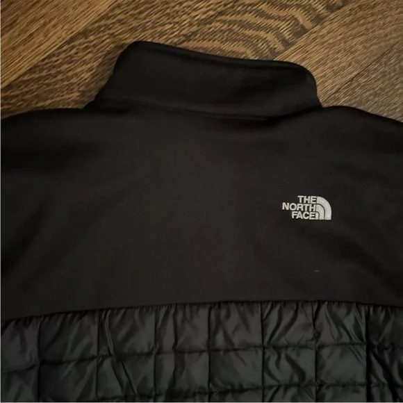 The North Face Boys Black Thermoball Hybrid Jacket Size XL/18-20 Style#CB01 Jackets & Coats